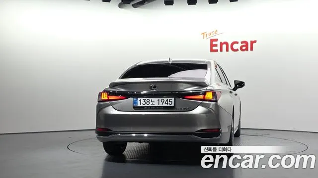Lexus ES 7th Gen — Фото автомобиля 4