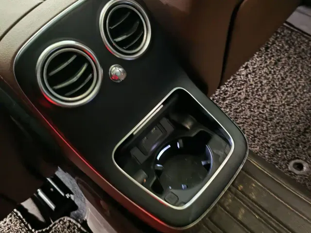 Mercedes-Benz E-Class — Фото автомобиля 14