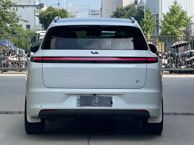 Li Auto L7 — Фото автомобиля 5