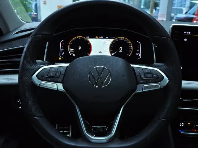 Volkswagen Tiguan L — Фото автомобиля 8