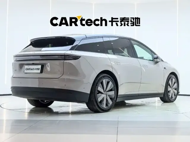 Li Auto Li Auto i6 2025 4WD Base Model — Фото автомобиля 9