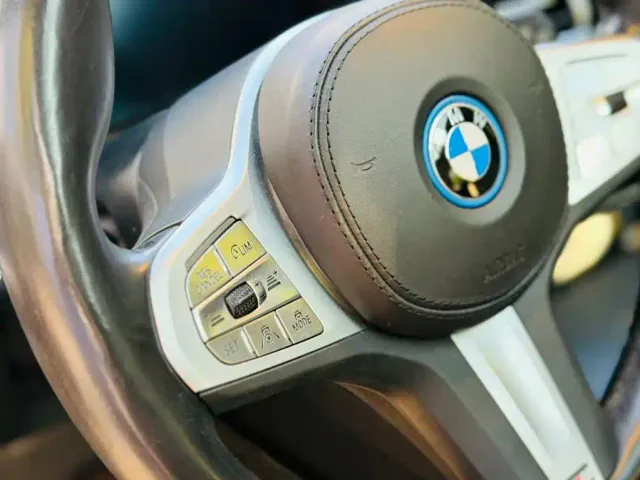BMW iX3 — Фото автомобиля 10