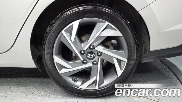 Hyundai AVANTE Новый Avante (CN7) — Фото автомобиля 21