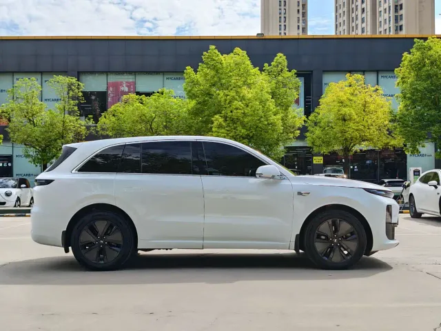 Li Auto L6 — Фото автомобиля 12