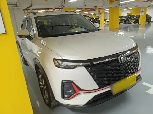 Changan CS35 Plus — Фото автомобиля 3