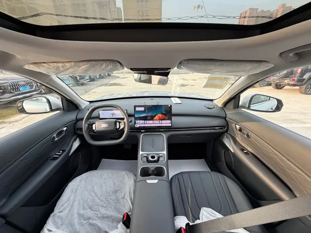 Geely Galaxy Starship 7 EM-i — Фото автомобиля 9