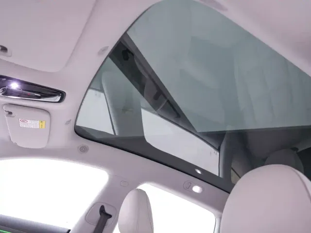 IM Motors LS6 — Фото автомобиля 12