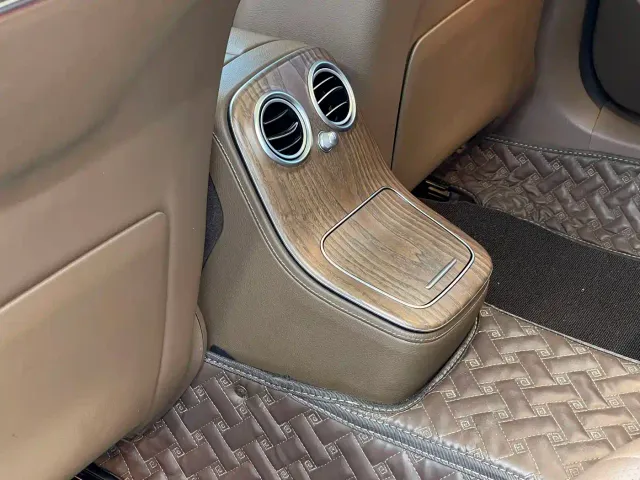 Mercedes-Benz E-Class — Фото автомобиля 19
