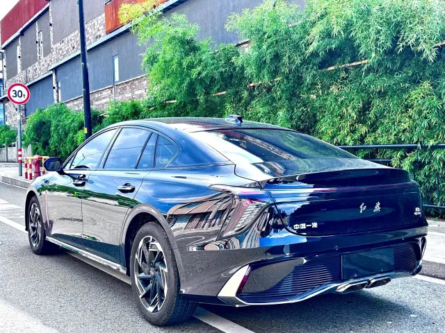 Hongqi H6 — Фото автомобиля 16