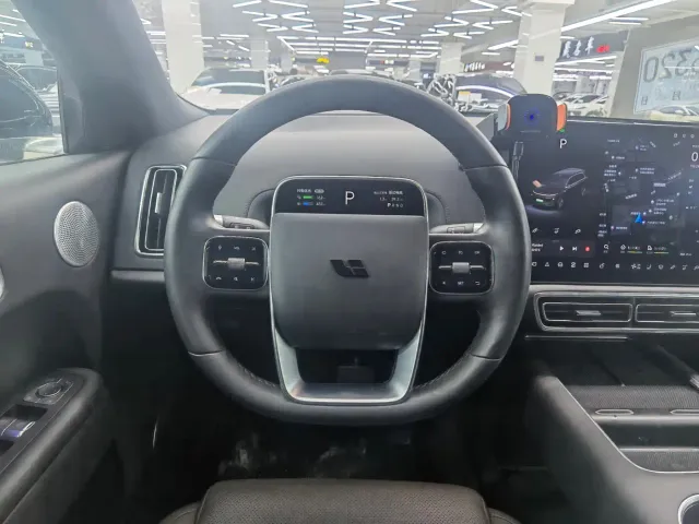 Li Auto L9 — Фото автомобиля 14