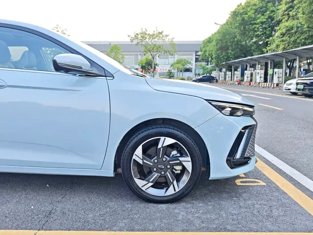 Geely Emgrand L — Фото автомобиля 26
