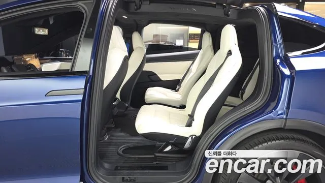 Tesla Model X — Фото автомобиля 26