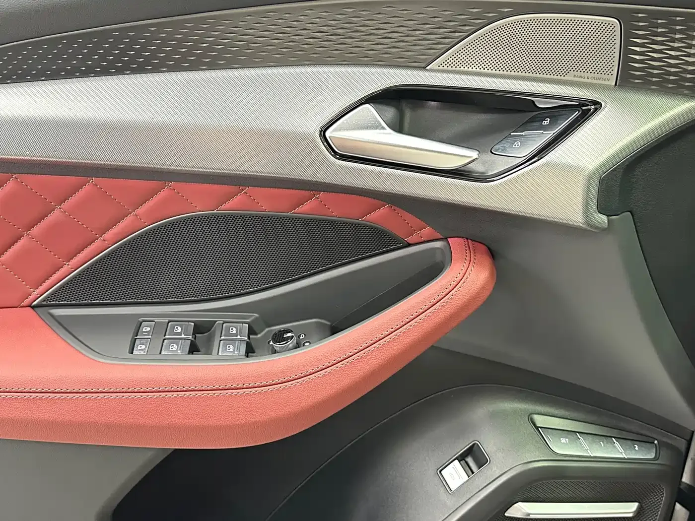 Audi Audi Q6 2024 50 TFSI quattro Xing Yun Flying Rider Package 6-seater — Фото автомобиля 21