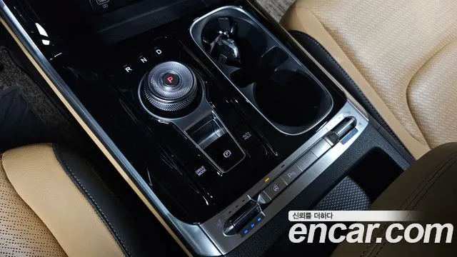 Kia Canival — Фото автомобиля 9