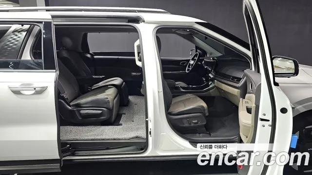 Kia Carnival Generation 4 — Фото автомобиля 11