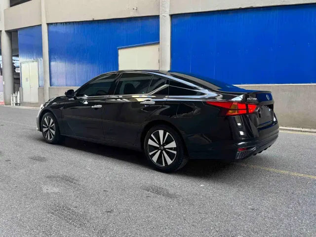 Nissan Teana — Фото автомобиля 4