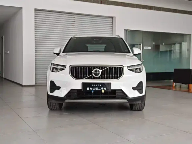 Volvo XC40 — Фото автомобиля 2