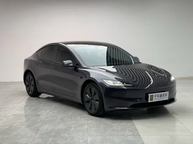 Tesla Model 3 — Фото автомобиля 3