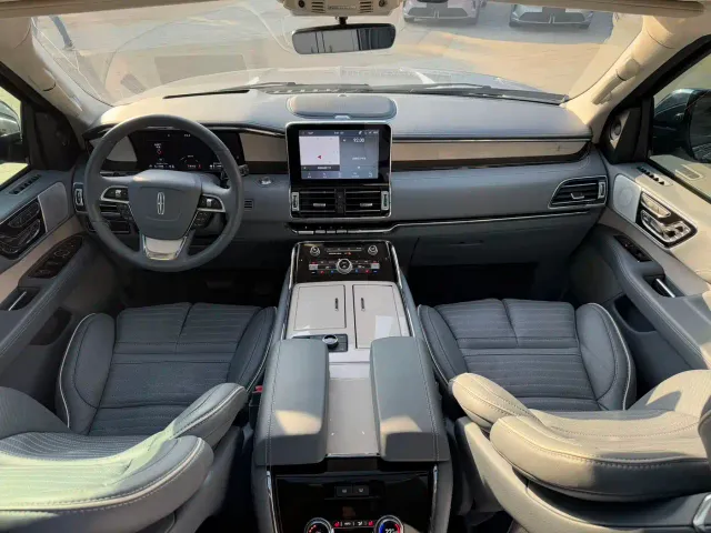Lincoln Navigator — Фото автомобиля 6