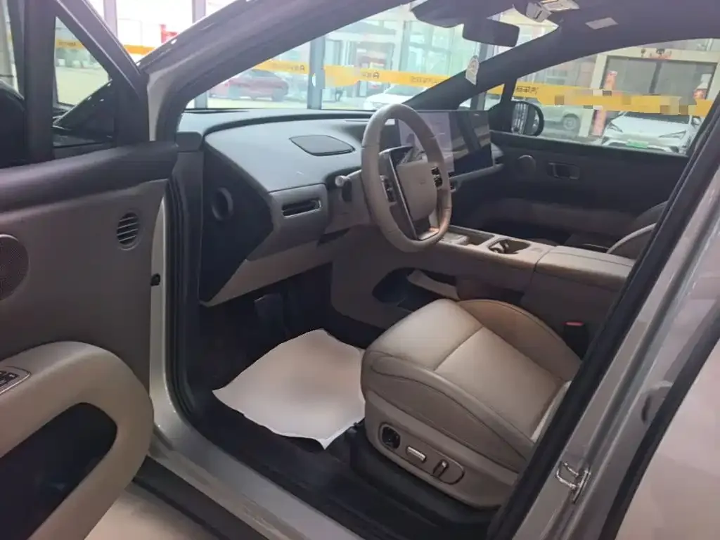Li Auto Li Auto i6 2025 2WD Base Model — Фото автомобиля 15