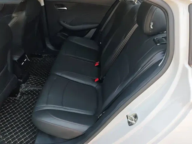 Roewe i5 — Фото автомобиля 16