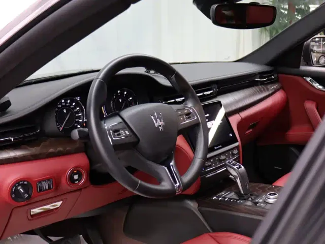 Maserati Quattroporte — Фото автомобиля 10