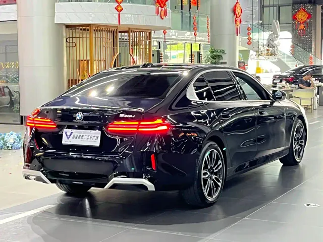 BMW 5 Series — Фото автомобиля 9