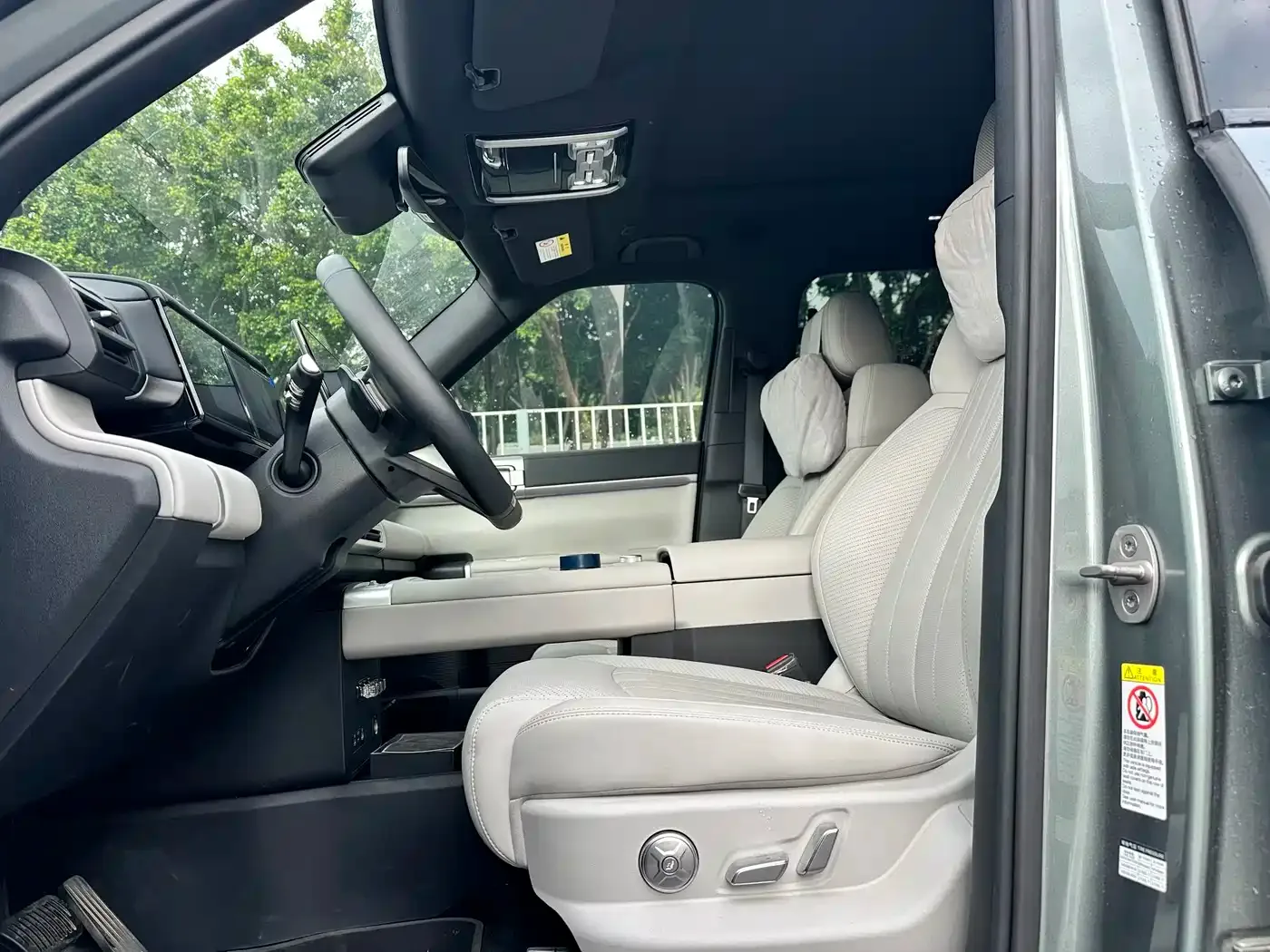 Fang Cheng Bao Titanium 7 2025 AWD Base Model — Фото автомобиля 8