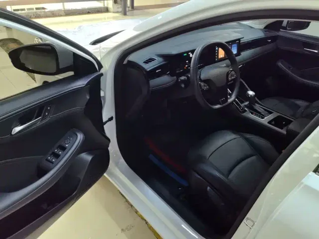 Roewe i5 — Фото автомобиля 15