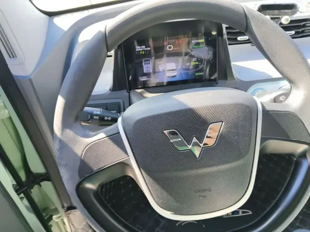 Wuling Hongguang Mini EV — Фото автомобиля 10