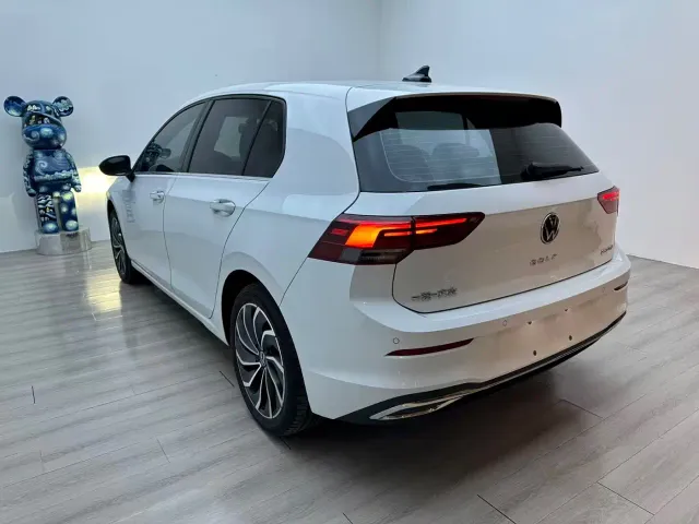 Volkswagen Golf — Фото автомобиля 6
