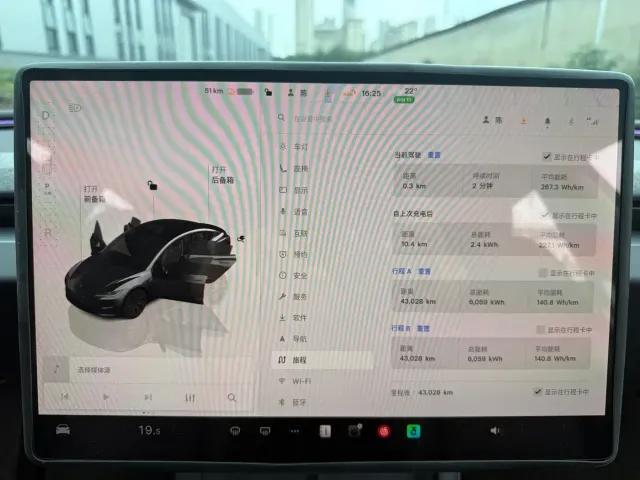 Tesla Model 3 — Фото автомобиля 6