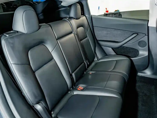 Tesla Model Y — Фото автомобиля 23