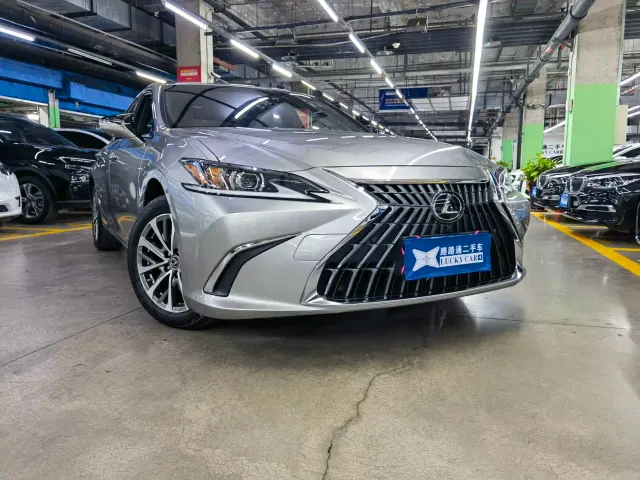 Lexus ES — Фото автомобиля 3
