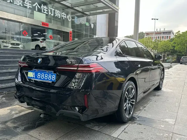 BMW 5 Series — Фото автомобиля 7