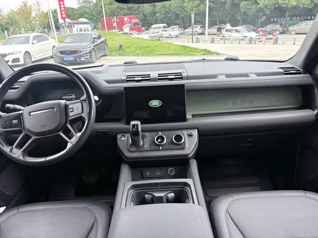 Land Rover Defender — Фото автомобиля 7