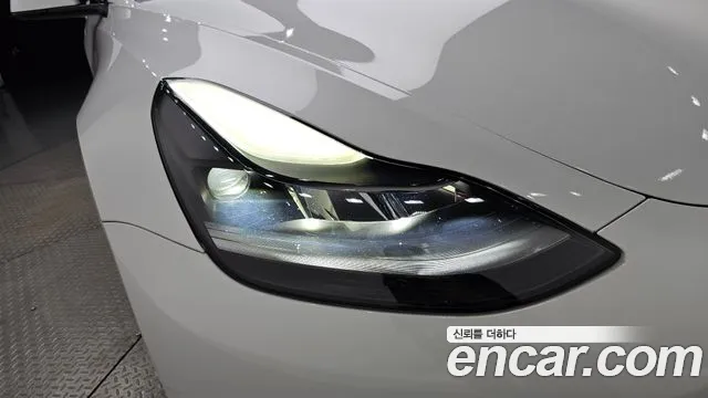 Tesla Model 3 — Фото автомобиля 20