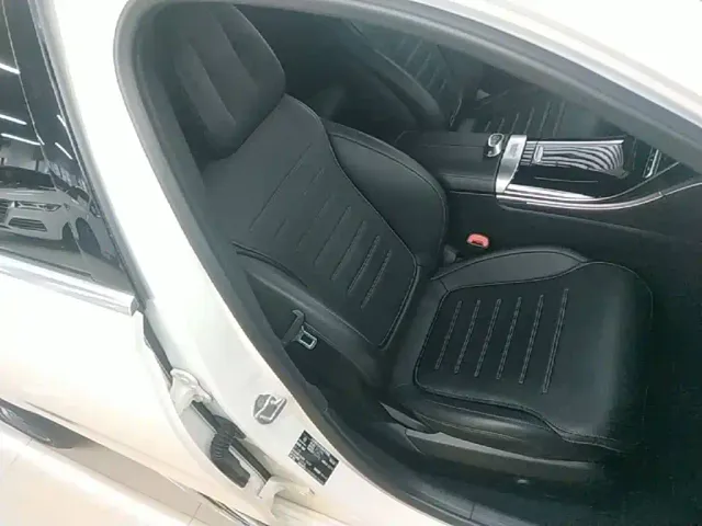 Mercedes-Benz C-Class — Фото автомобиля 24