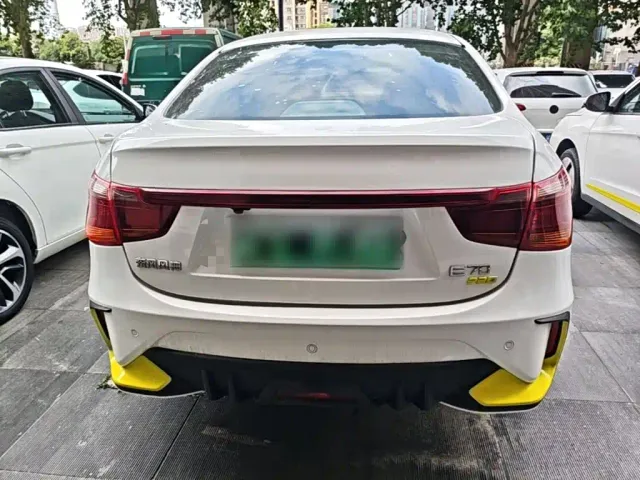 Dongfeng Fengshen E70 — Фото автомобиля 5
