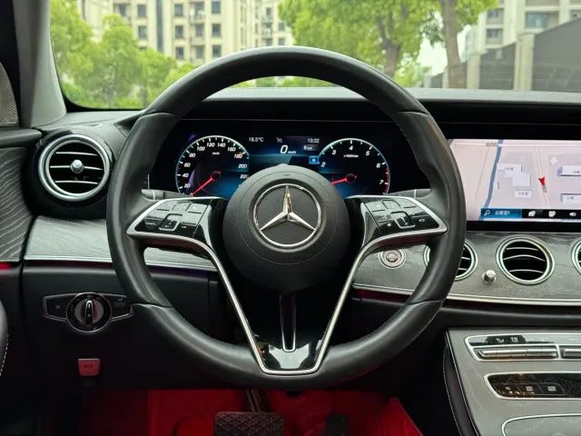 Mercedes-Benz E-Class — Фото автомобиля 6