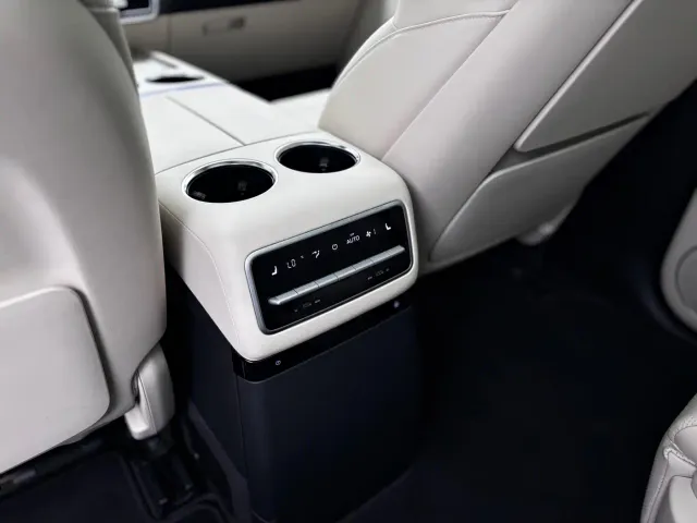 Li Auto L9 — Фото автомобиля 21
