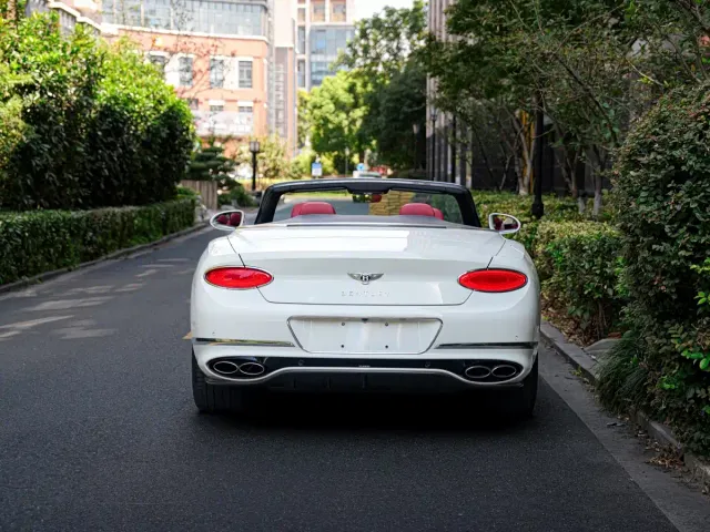 Bentley Continental — Фото автомобиля 11
