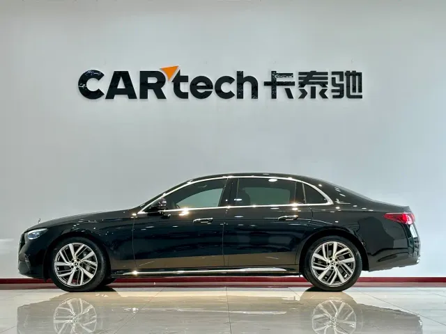 Mercedes-Benz E-Class — Фото автомобиля 4