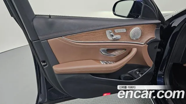 Mercedes-Benz E-Class — Фото автомобиля 18