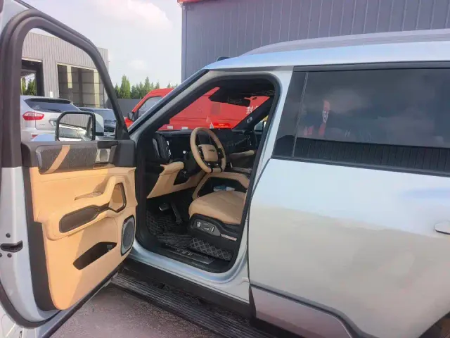 BYD FangChengBao Leopard 8 — Фото автомобиля 5