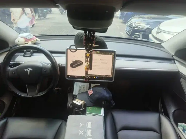Tesla Model Y — Фото автомобиля 12