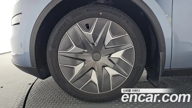Tesla Model Y — Фото автомобиля 4