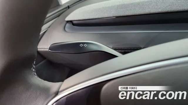 Tesla Model Y — Фото автомобиля 23
