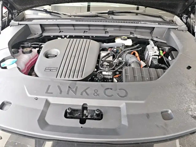 Lynk & Co 08 EM-P — Фото автомобиля 19