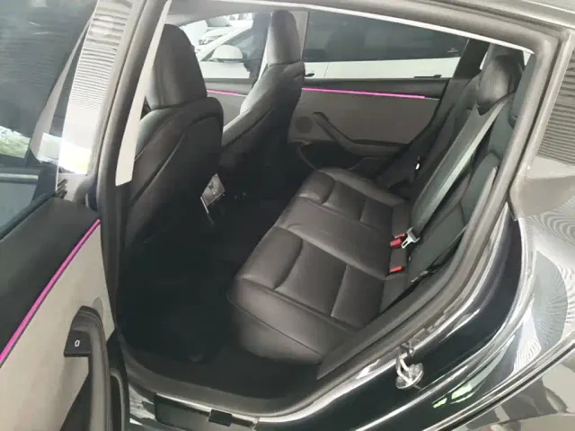 Tesla Model 3 — Фото автомобиля 16